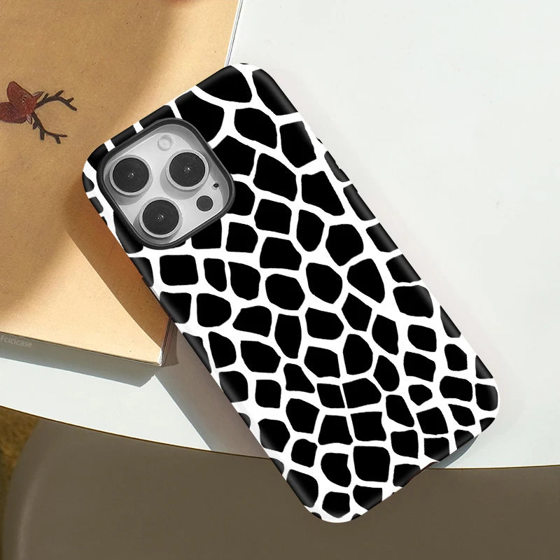 IPHONE Monochrome Giraffe Pattern Case